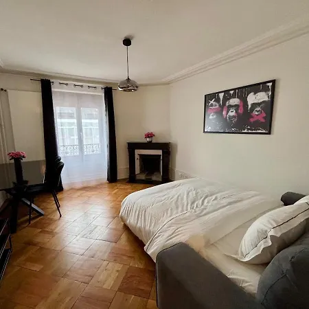 5 Center Of Geneva, 115 M2 , Private Parking Appartement