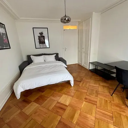 5 Center Of Geneva, 115 M2 , Private Parking Appartement