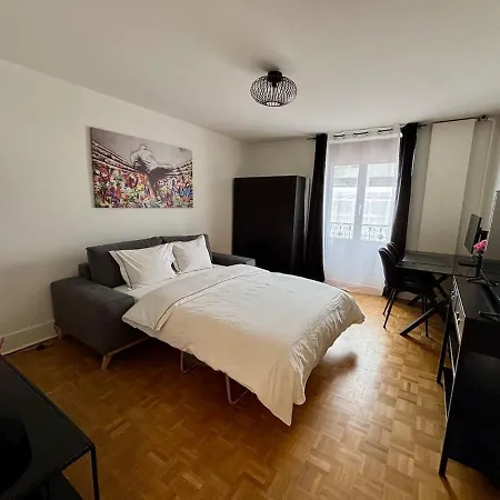 5 Center Of Geneva, 115 M2 , Private Parking Appartement